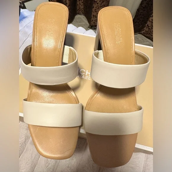 Michael Kors Glenda Slide - Picture 2 of 9